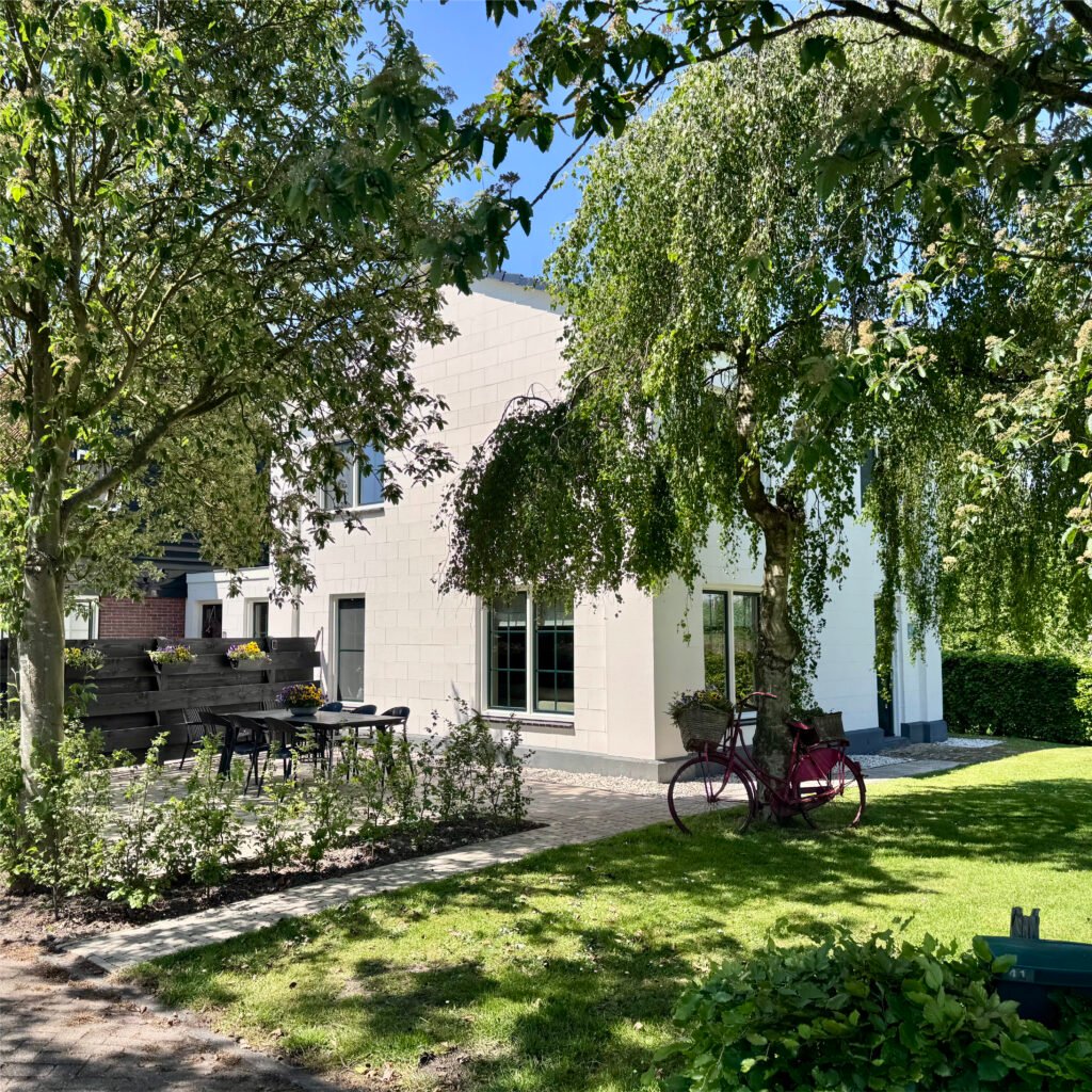 Vakantiehuis Het Stamhuisje - Gevelfoto met tuin en terras