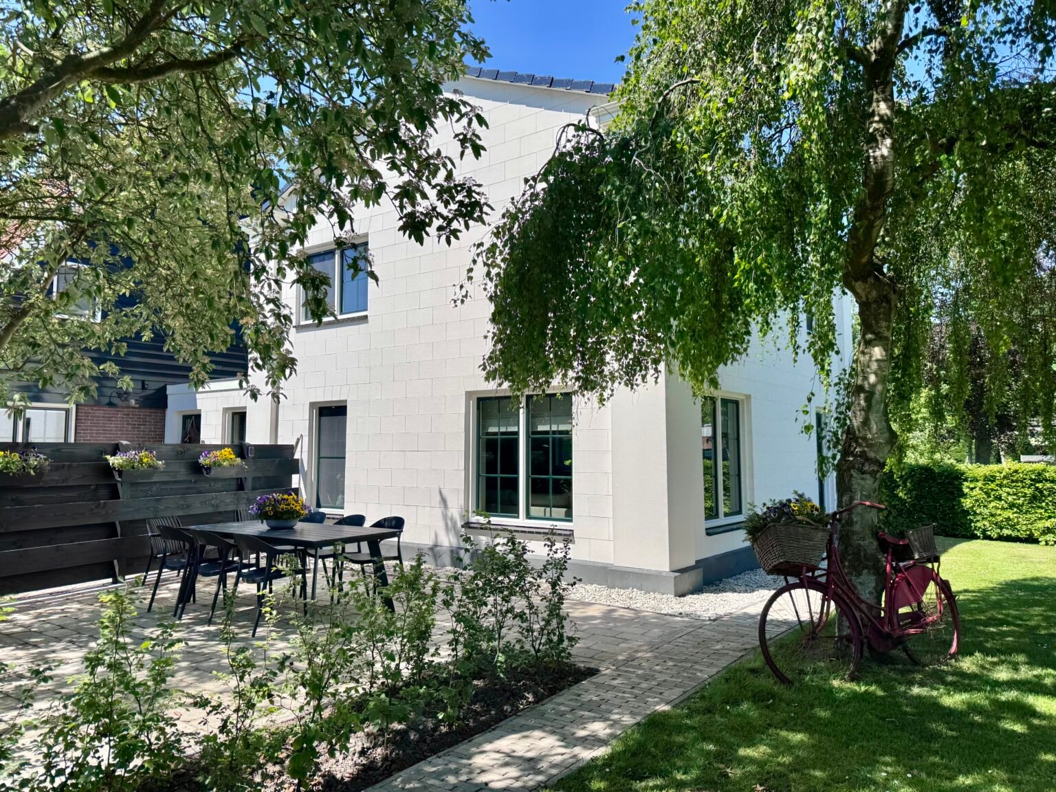 Vakantiehuis Het Stamhuisje - Gevelfoto met tuin en terras